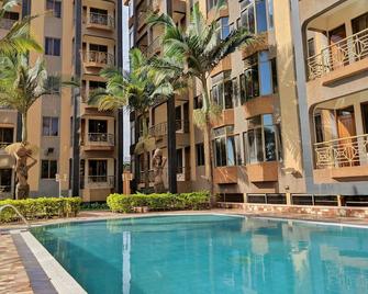 Prestige Hotel Suites - Kampala - Bể bơi