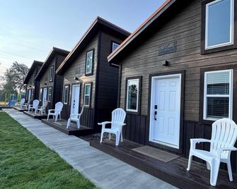 Sinopah Mountain Chalet - East Glacier Park