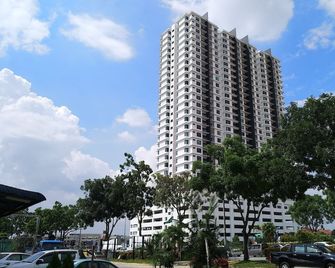 mySuites 2-BR 6pax } 3-mins drive to Sutera Mall - Johor Bahru - Building