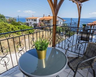 Sea&Sun Pyrgadikia Apartments - Pyrgadikia - ระเบียง