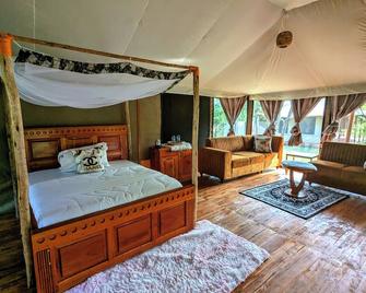 Double G safaris and Camp Mikumi - Mikumi - Habitación