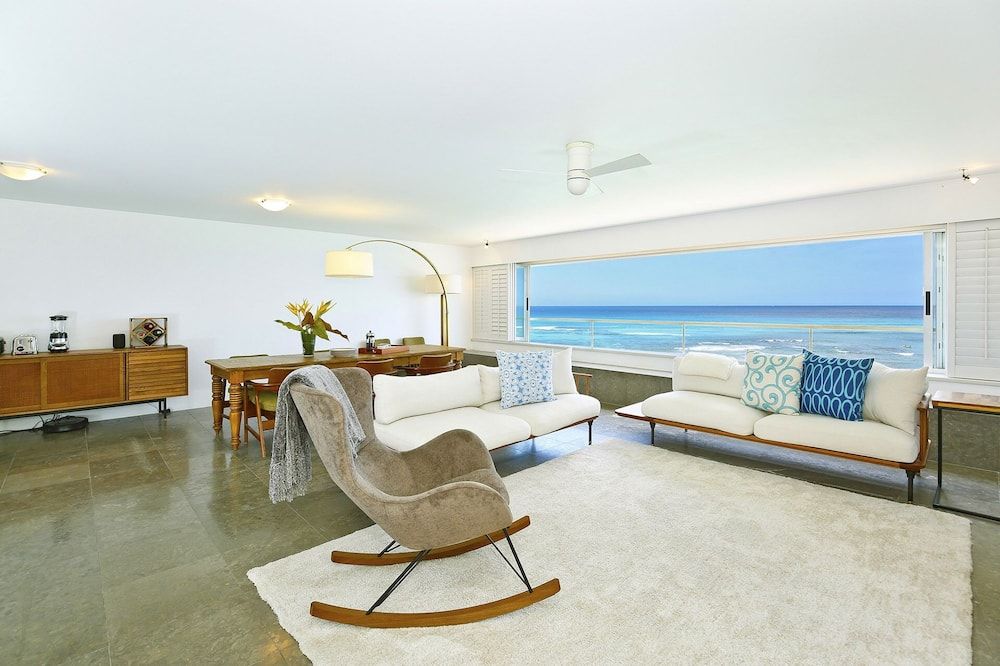 Luxury panoramic Oceanfront Views on Oahu's Gold Coast! FREE Parking & Wi-Fi! - هونولولو - غرفة معيشة