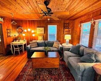 Cozy Cute Historic - Seaspray Cottage #3 - Nags Head - Living room