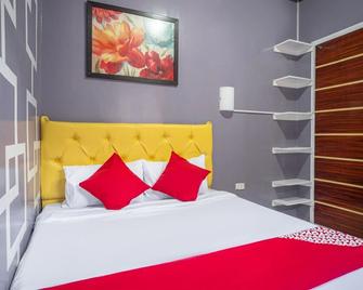 RedDoorz at Queens Hometel - Tagum - Habitación