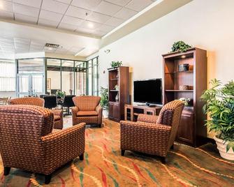 Clarion Suites at the Alliant Energy Center - Madison - Living room