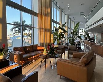 Ocean-view Condo Hotel Marenas Resort near Aventura Mall. - Sunny Isles Beach - Lobby