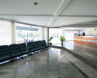 Pachara Hotel and Restaurant - Suphan Buri - Recepción