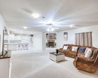 6 Mi to Town: Peaceful Lima Home! - Lima - Obývací pokoj