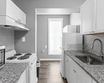Stylish New Castle Escape w/ Garage and by Parks - New Castle - Kitchen