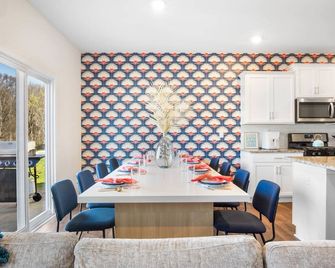 6min to UNCC: Spacious 5bd with Games Backyard - Wesley Chapel - Τραπεζαρία