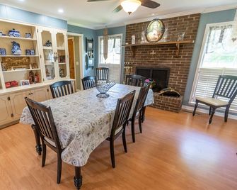 She's Back! Under New Management - Cullman - Dining room