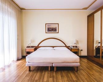 Hotel La Fonte - Ome - Camera da letto