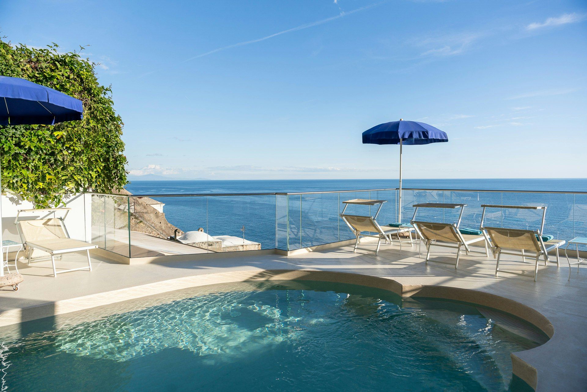 هوتل إيدين روك