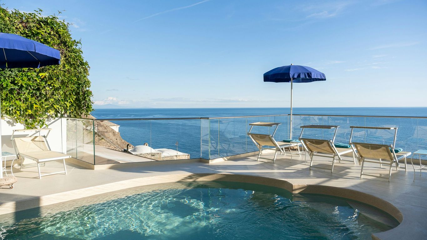 هوتل إيدين روك