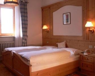 Hotel Alpenrose - La Valle/Wengen - Спальня