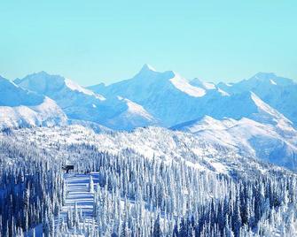 Spacious Hotel-Style Room with Valley Views - Whitefish