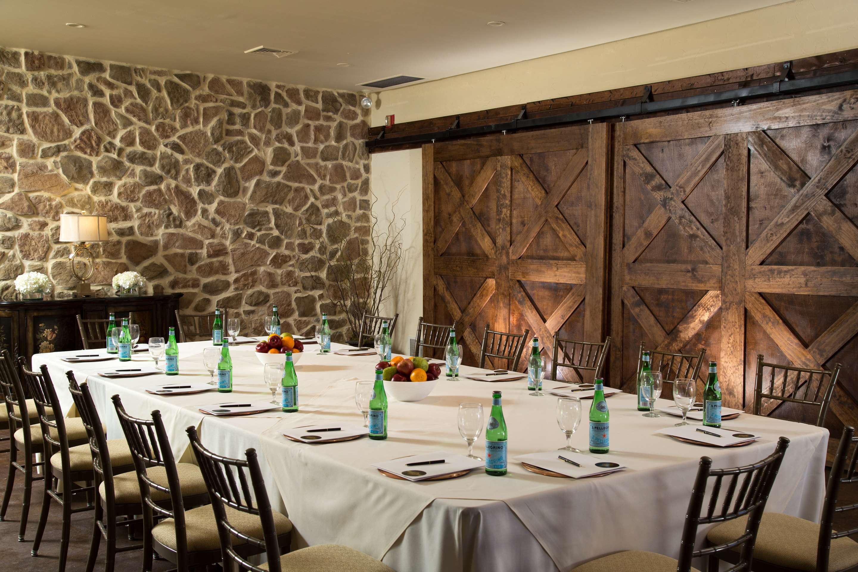 The Inn At Leola Village 190 Leacock Leola Bareville Hotel Deals Reviews Kayak