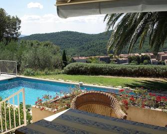 Exclusive Pet-Friendly Villa With Magnificent View - Claviers - Piscina