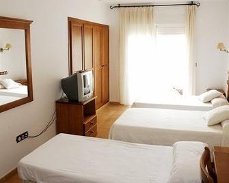 Hotel Donde Caparros - Карбонерас - Спальня