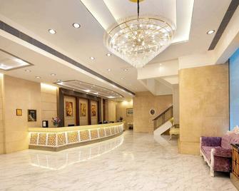 Ramada by Wyndham Hong Kong Grand View - Hong Kong - Front desk