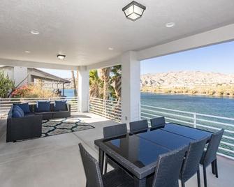 Brand New Riverfront Home with View and only minutes to Laughlin - Laughlin - Balcony