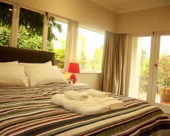 Lake Domain Boarding Holiday House - Hamilton