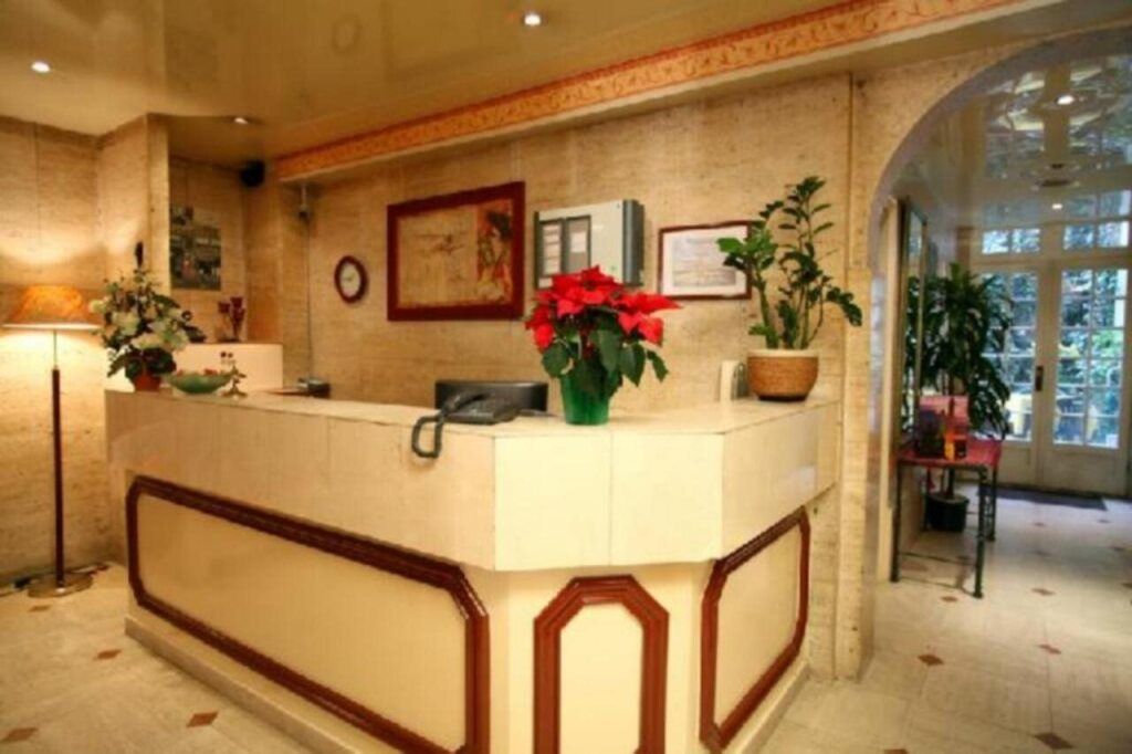 هوتل ألمارين إيفيل باي مالون