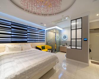 Sacheon The W Self Check-in Hotel - Sacheon - Habitación