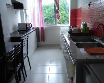 OYO Home 90350 Kl Homestay Express 2 - Ketereh - Kitchen