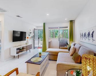 Palm Paradise Villa - Palm Springs - Living room