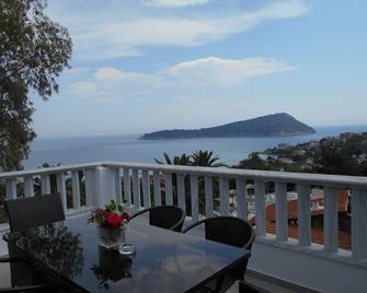 Kinira Beach Hotel - Kinira - Balcony
