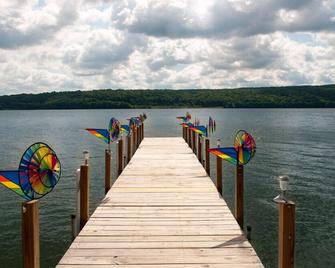 Lady of the Lakes Suites: Great for Groups - Branchport