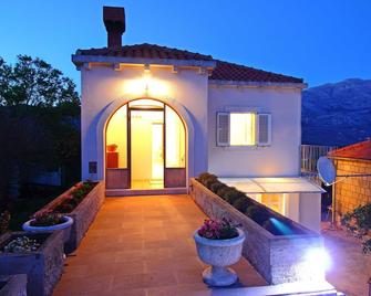 Apartment Marita - Cilipi - Building