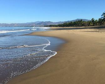 Villas Playa Blanca Zihuatanejo Guerrero Mexico hermosa villa sobre la playa - Barra del Potosí - Beach