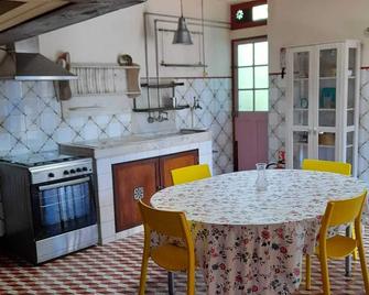 Casa Magnolia- Magnolia Cottage In The Village Of Carvoeiro - Águeda - Sala de jantar