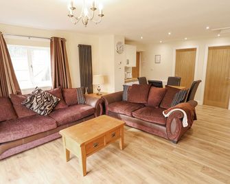 Willow Cottage, Pet Friendly, With A Garden In Barrow-Upon-Humber - Barrow-upon-Humber - Living room