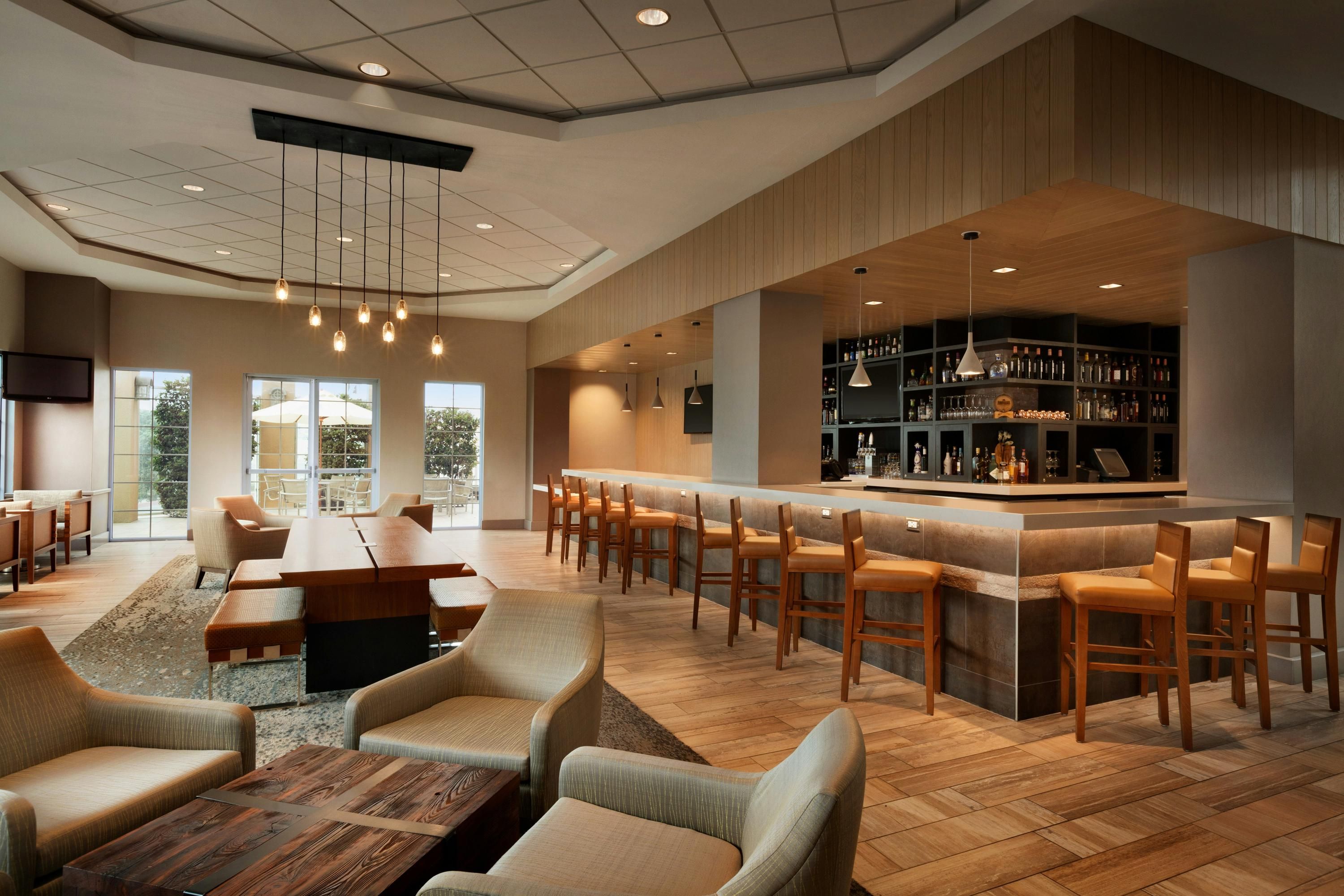 Embassy Suites by Hilton Monterey Bay Seaside - Seaside - Bar
