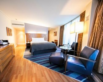 Holiday Inn London - Camden Lock By IHG - London - Bedroom