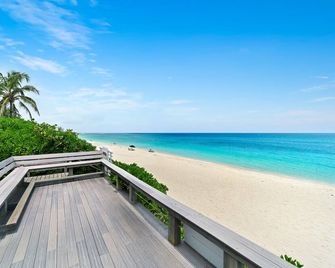 3 BR Townhouse just steps away from World Famous Paradise Island beach - 나소 - 해변