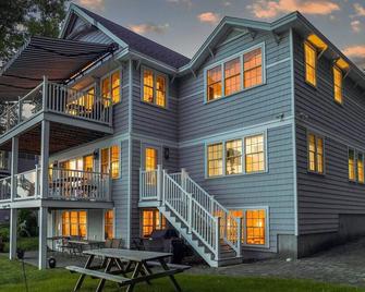 Winnie Waterfront - Alton - Edificio