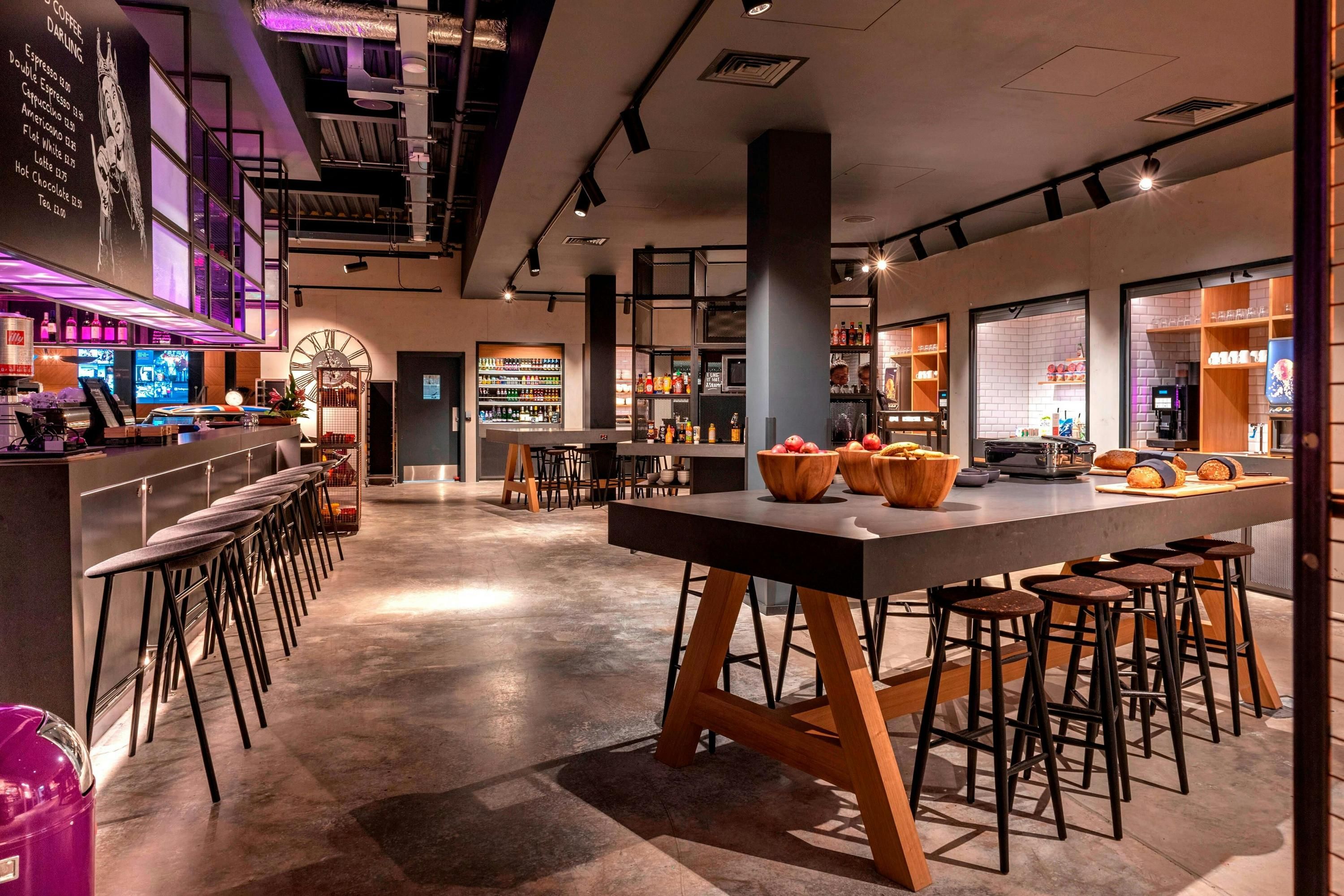Moxy London Heathrow Airport thumbnail 3