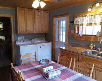  Fern Creek Cabins @ New River Gorge, Secluded, White Water, Hiking, Hot Tub. - Hico - Comedor