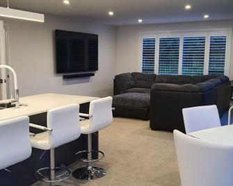Chappie's Place - Motueka - Living room