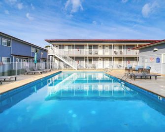 Walk to Ocean and Restaurants Biloxi Getaway! - Biloxi - Pool