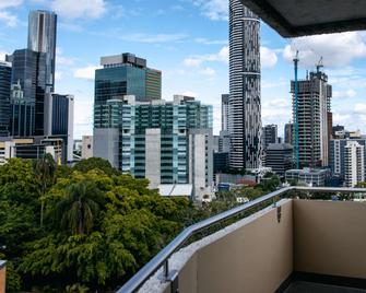 Mercure Brisbane Spring Hill - Brisbane - Balcony