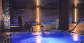 Acevi Val d'Aran 酒店 - 別利亞米特格阿蘭 - 維耶拉 - 游泳池