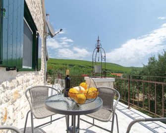 2 bedroom cozy home in Smokvica - Smokvica - Balcón