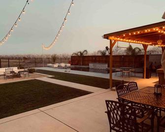 Country Poolhouse Retreat Near Smf/Uc Davis Campus - Woodland - Patio