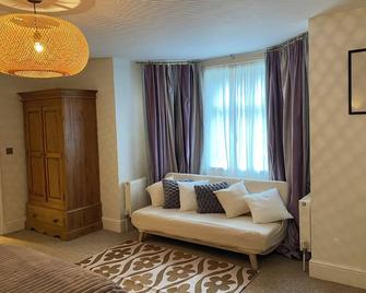 Boutique Putney Riverside Apartment - London - Living room