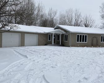 Lake of the Woods Getaway #2 - Baudette - Building